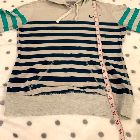 Lightweight comfy Nike Hoodie Small - Picture 8 of 10